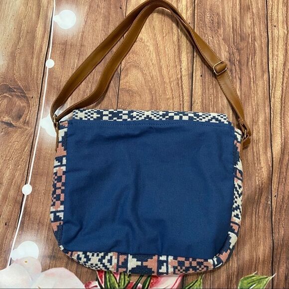 Canyon Sky Boho‎ Aztec Pink & Blue Shoulder Bag - Picture 2 of 7